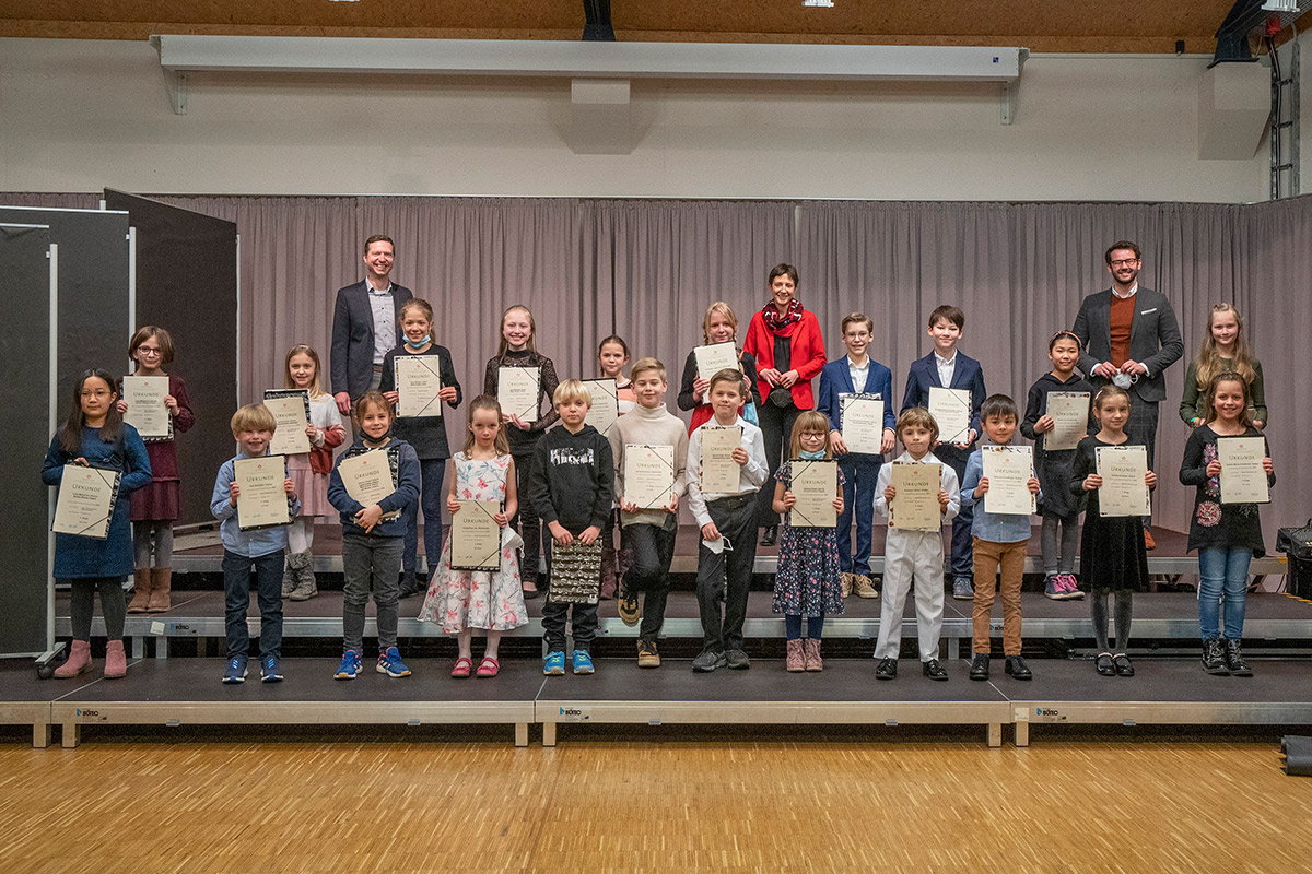 Kinder mit Auszeichnungen des Wettbewerbs Jugend musiziert